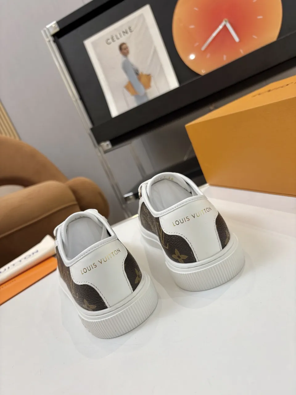 p580🐮🐮 LV couple skate shoes｜Classic jacquard, the ultimate code for a sweet outing! 👫** This pair of shoes is Louis Vuitton's love letter to fashionistas💌 - **classic presbyopic skate shoes**, the perfect choice for couples to go out on the street!  🔸 **Luxury details are a must-have**: Jacquard fabric  🔸 **So comfortable that you don’t want to take it off**: The sheepskin lining is skin-friendly and breathable, warm in autumn and winter without stuffing your feet, refreshing in spring and summer without being sticky, and you can wear it with a high-end feel in all seasons!  🔸 **Steady sense of security**: Non-slip rubber outsole, perfect grip, accompanying you through romantic streets.  **💑 Couple outfit inspiration**: ▪️ For boys, pair with leggings + baseball cap for a trendy street look!  ▪️ Girls can wear short skirts or shark pants, and the sweet and cool style is easy to choose~ **#Louis Vuitton #couple shoes #presbyopia classic** **👉 Click to collect and become the most fashionable CP in the circle of friends with him! ** Fabric: Imported cowhide/classic jacquard fabric Lining: Sheepskin lining Sole: Original rubber sole Size: Women’s size 35-42 (40/41/42 customized) Men’s size 39-45 (39.45 customized)